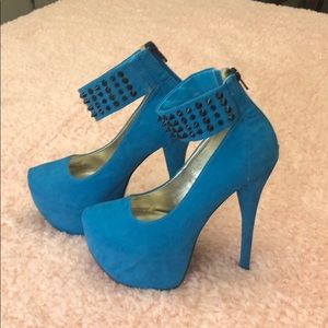 Pumps with ankle wrap